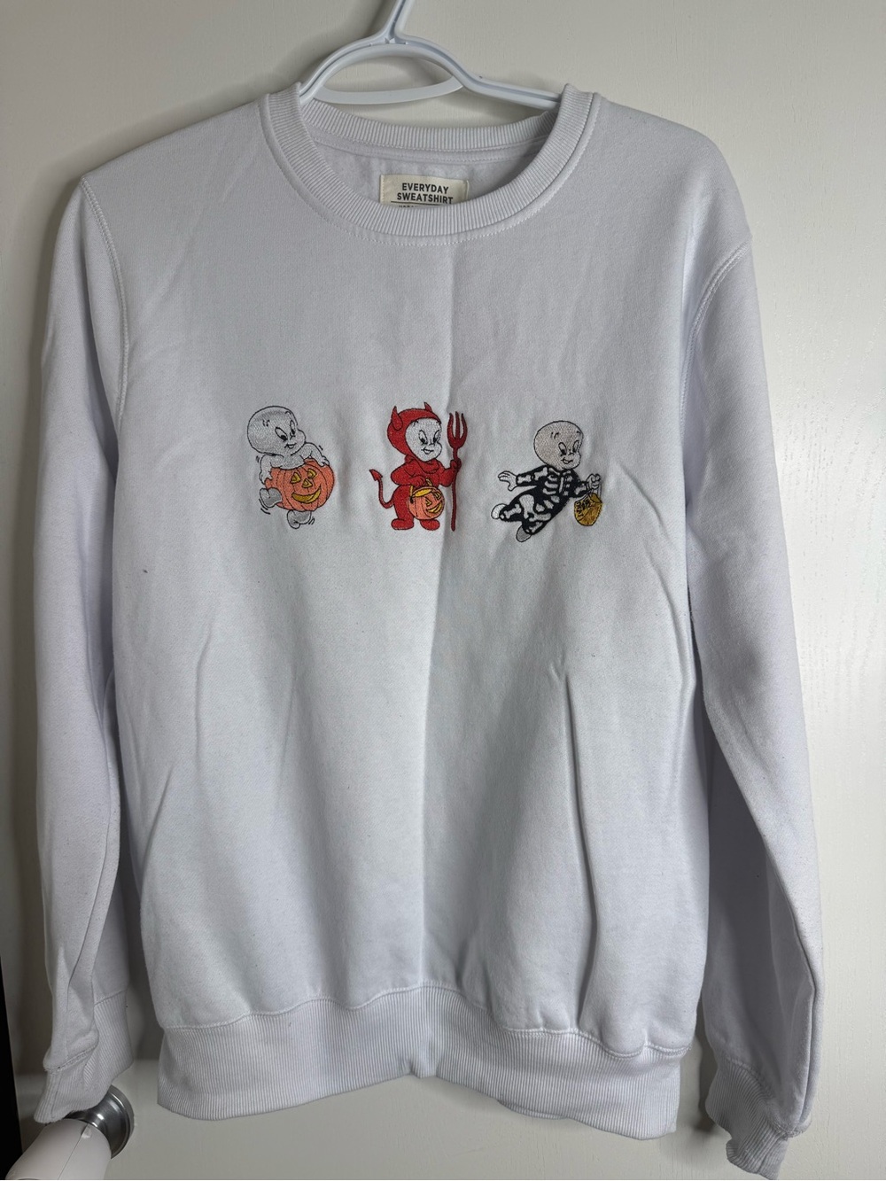 Halloween Embroidered Crewneck Casper Friendly Ghost White Sweatshirt Small